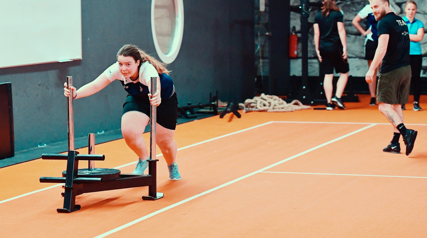 behind:the:scenes:it's:your:stage:start:play:repeat - SV Bavaria Waischenfeld die Frauenfußballmannschaft beim Cross Gym Trainin mit Bastian Lumpp in der Sportwelt Pegnitz